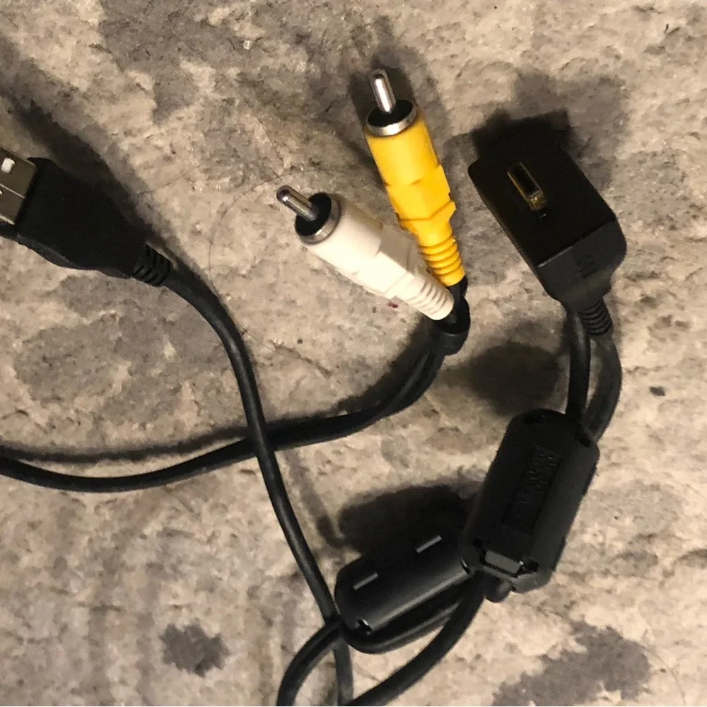Genuine Nikon USB RCA AV Audio Cable ZCAT2035-0930 White and Yellow RCA